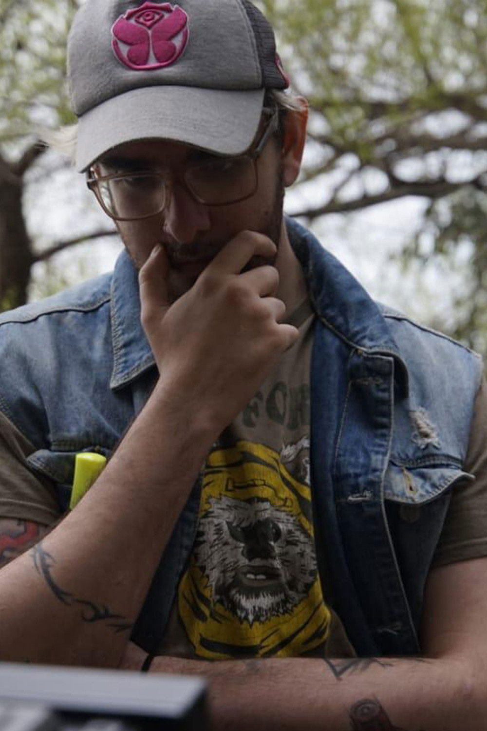 Nicolás Medina backdrop