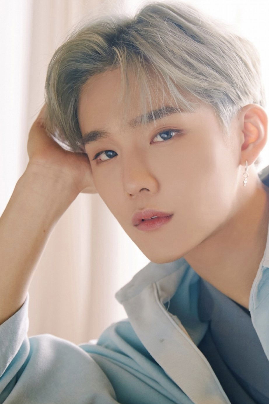 Kim Seung-hun backdrop