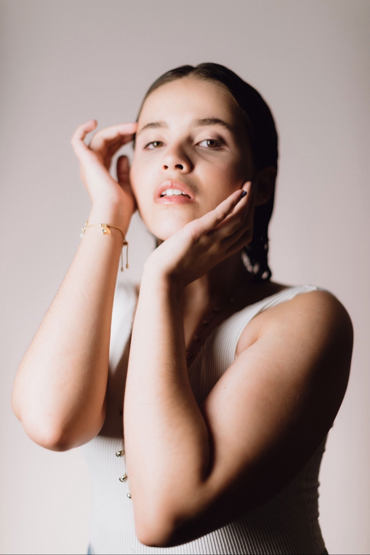 Carolina Coutinho backdrop