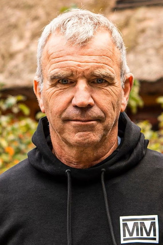 Tomas Eriksson backdrop