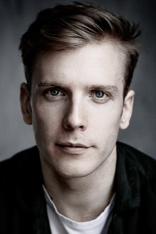 Edvard Tidi backdrop