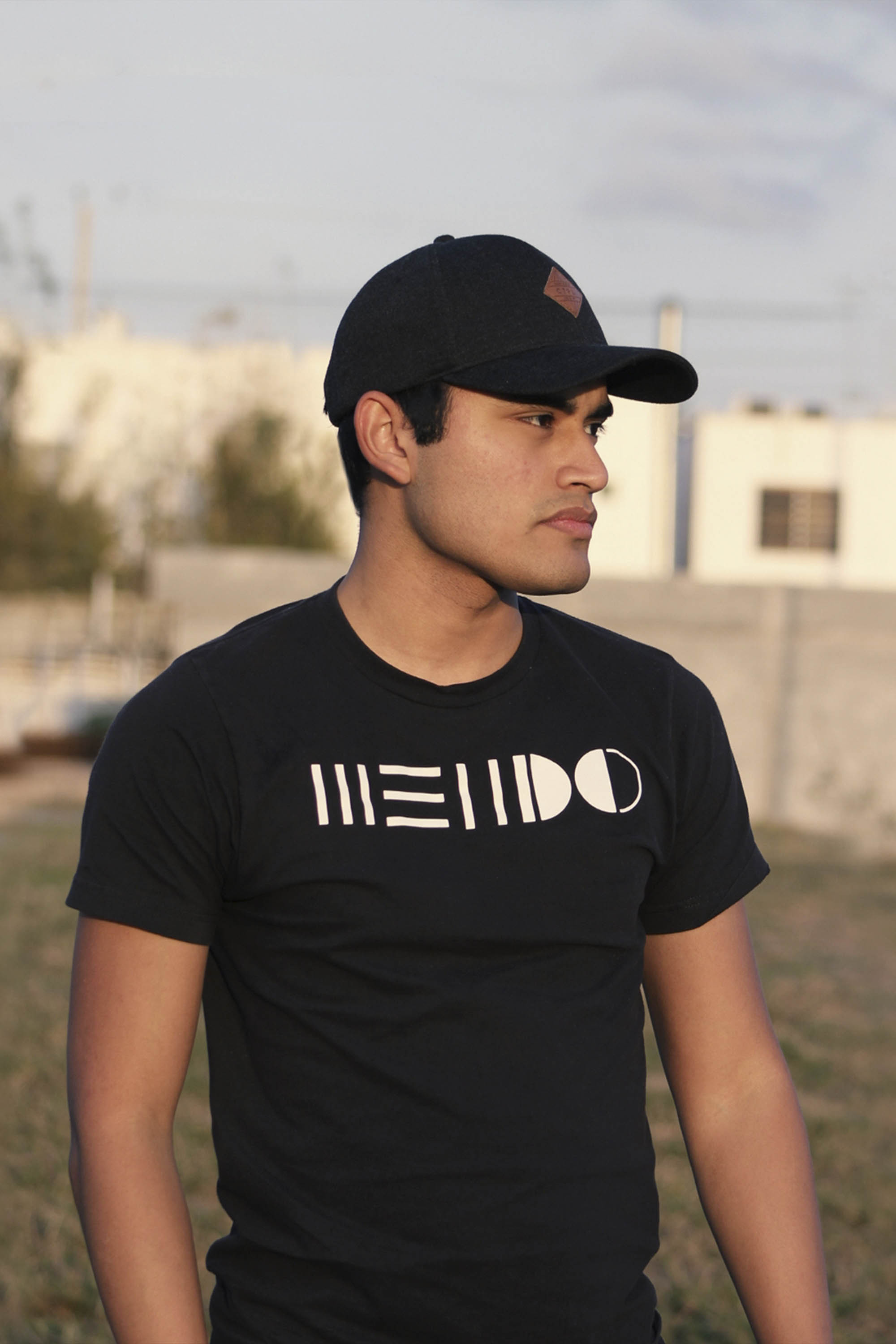 Oscar Mendo backdrop