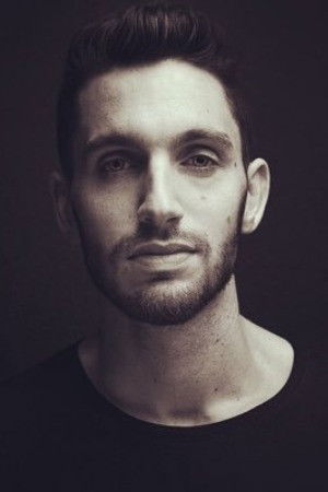 Simon Garshasebi backdrop