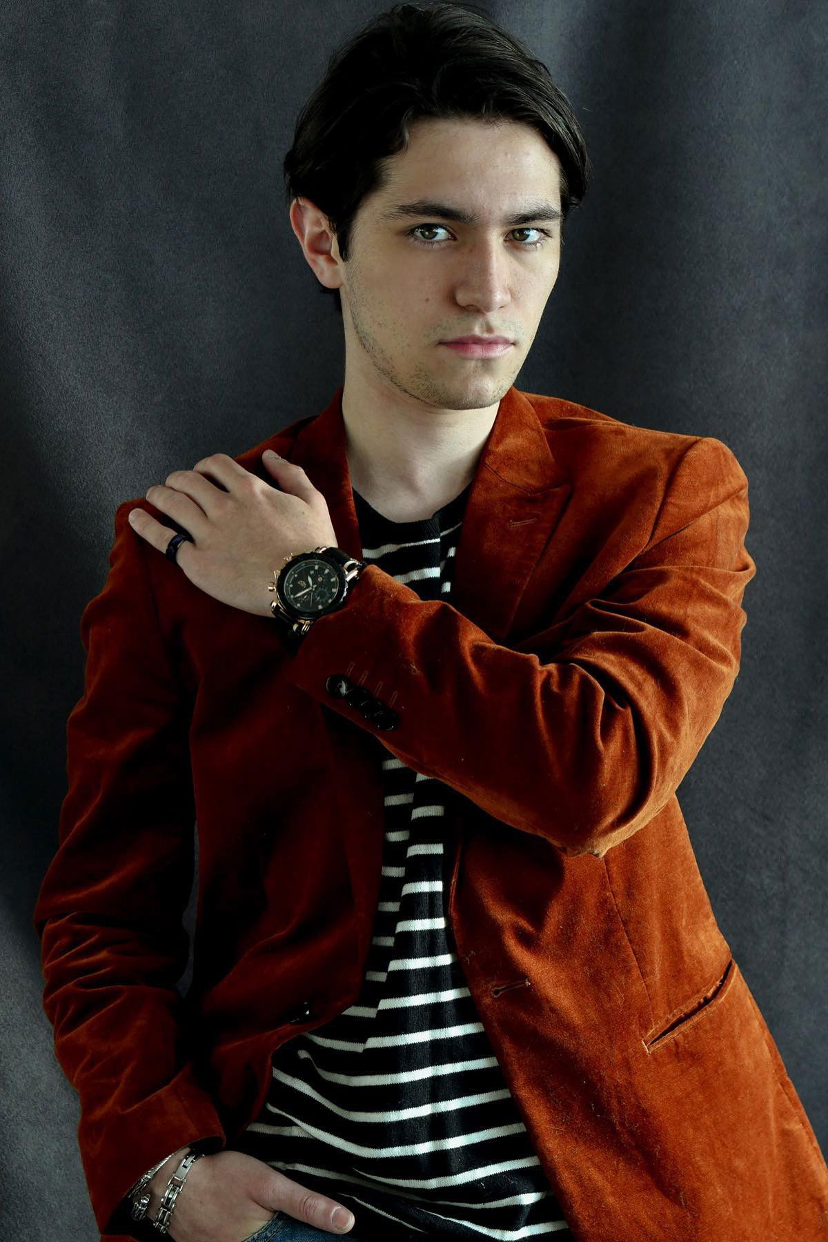 Daniel Martínez backdrop