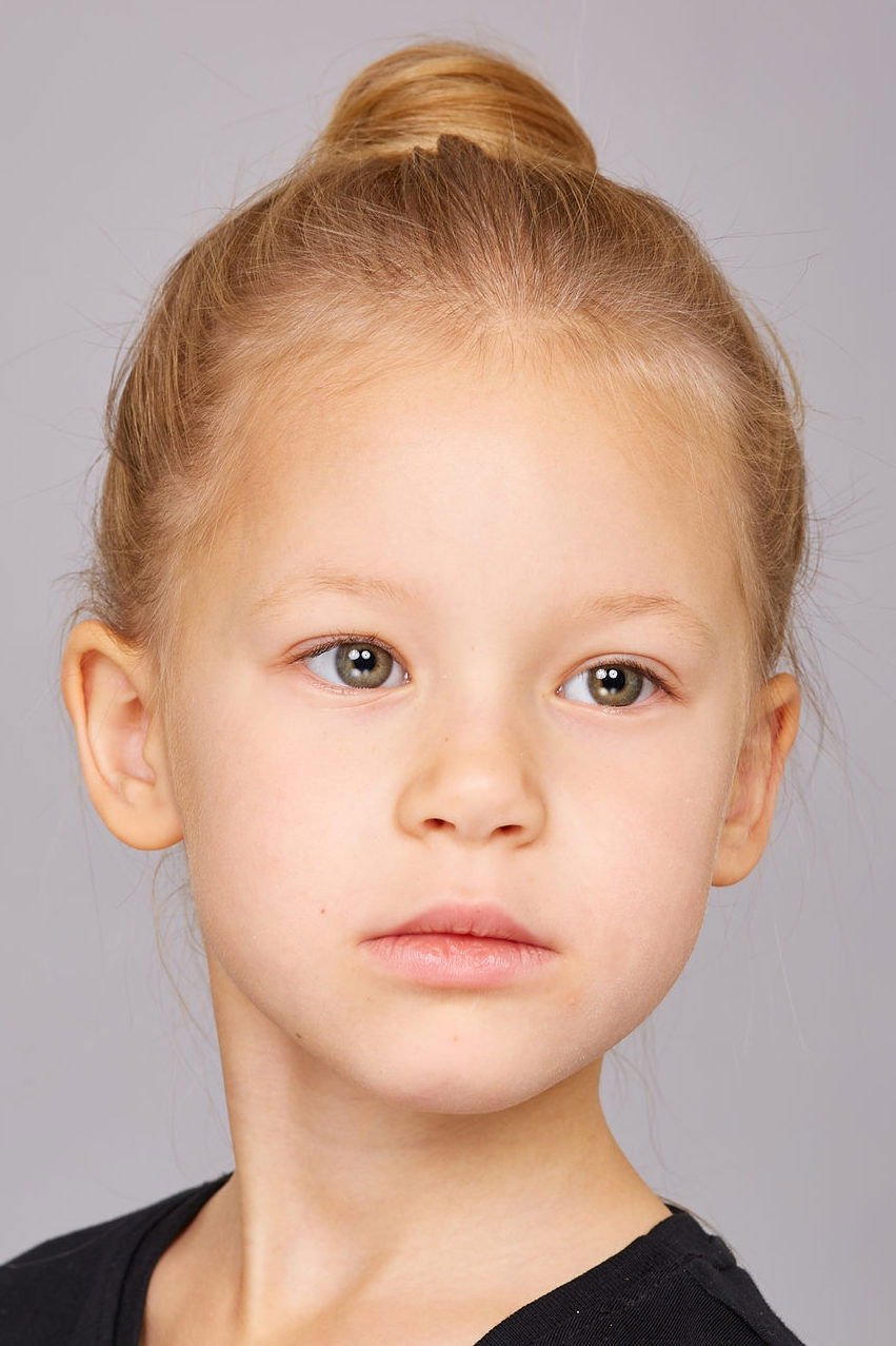 Elizaveta Medvedeva backdrop