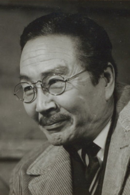 Park Gyeong-ju backdrop