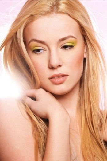 Ramona Hanganu backdrop