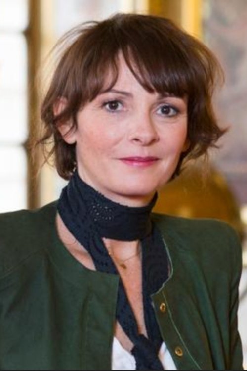 Alexandra Alévêque backdrop