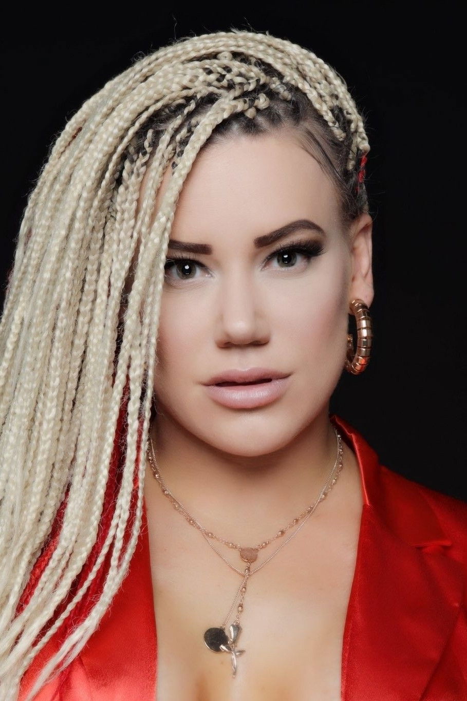 Kira Hennigan backdrop