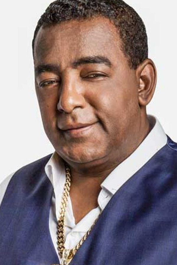 Luiz Carlos backdrop