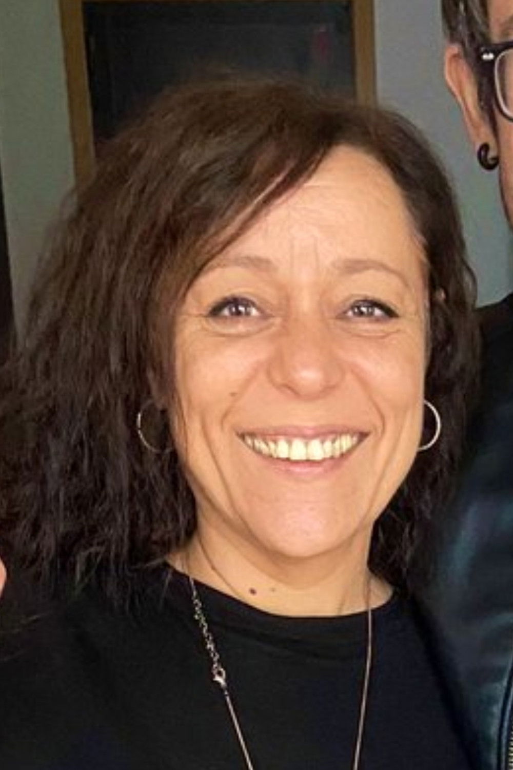 Ariadna Jiménez backdrop