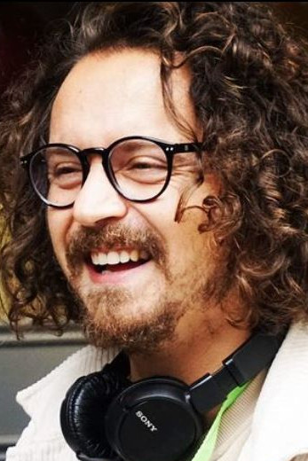 Ömer Sinir backdrop