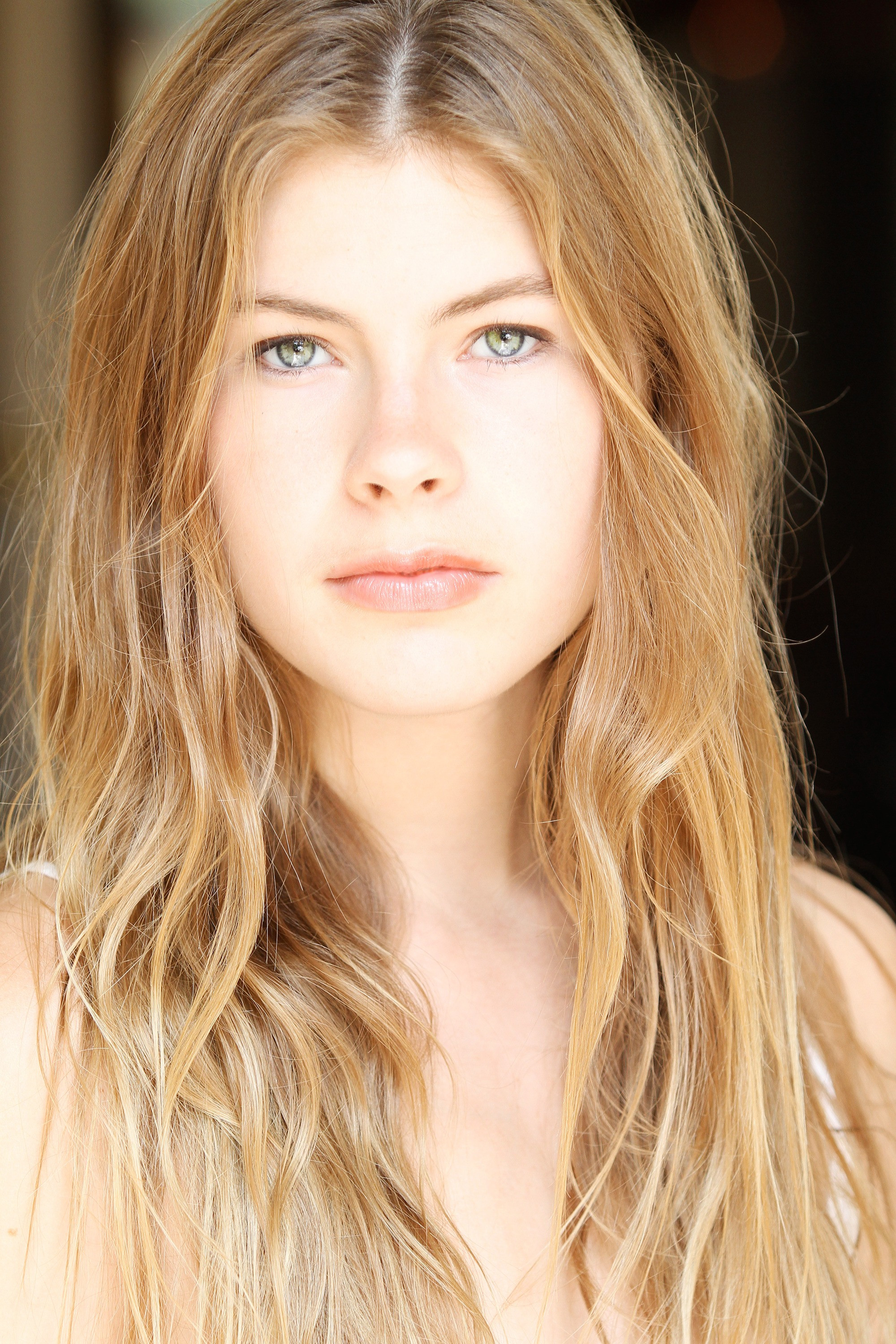 Mani Yarosh backdrop