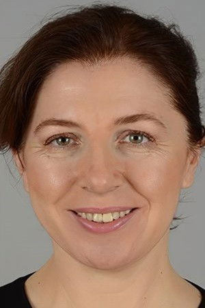 Suna Dizdar backdrop