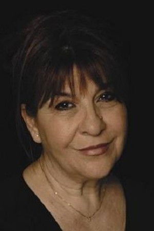 Bengü Şen backdrop