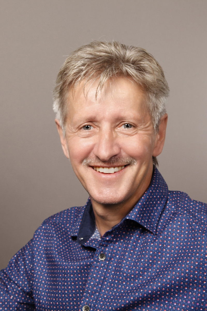 Mahandra Schmitt backdrop