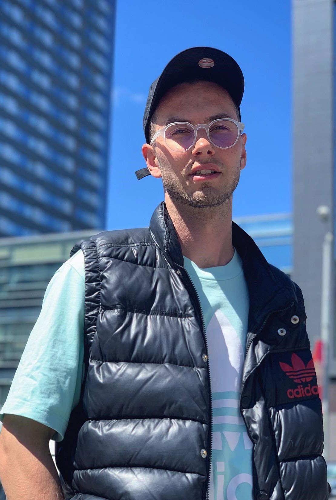 Arvis Reiks backdrop