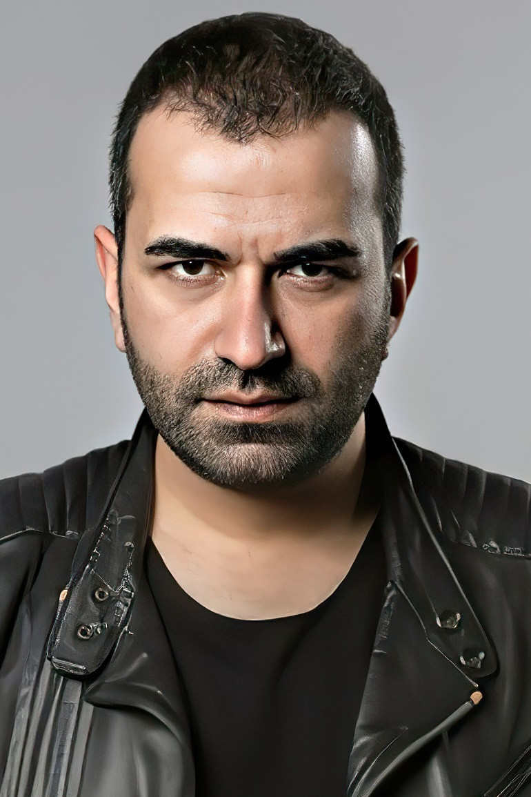 Cengiz Şahin backdrop