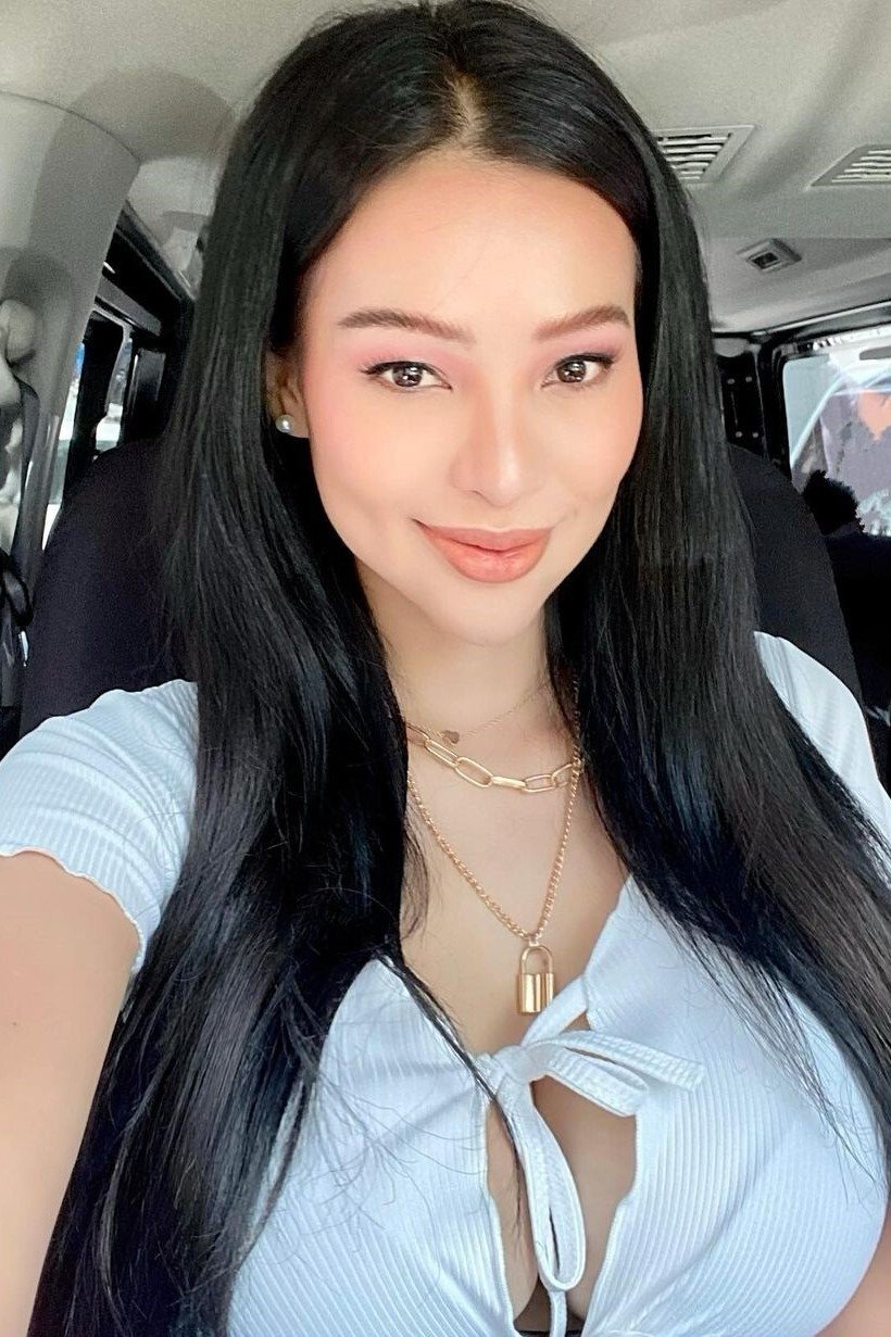 Sunshine Guimary backdrop