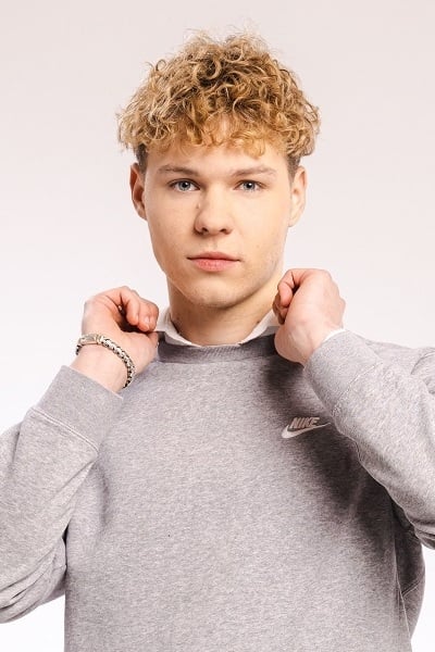 Aaron Bezemer backdrop