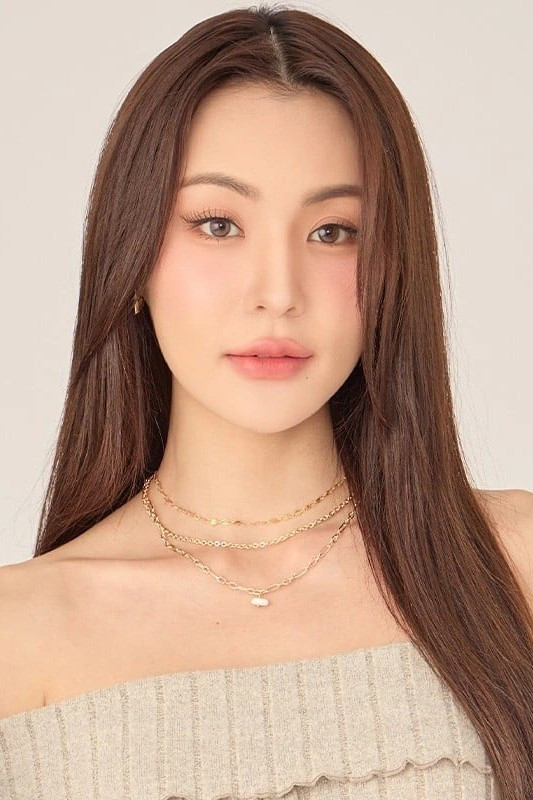 Kapook Ploynira Hiruntaveesin backdrop