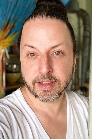 Steven LëMej backdrop