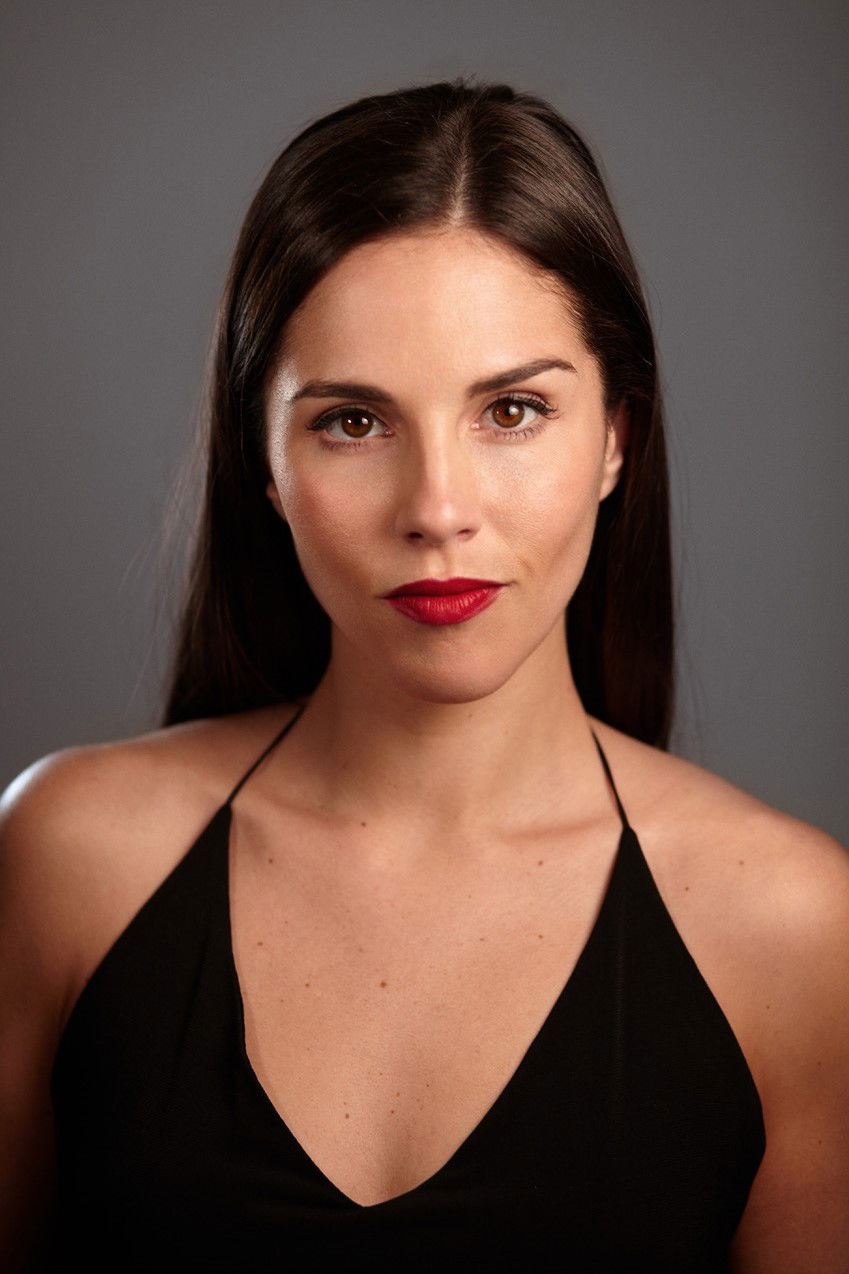 Jennifer Lima backdrop