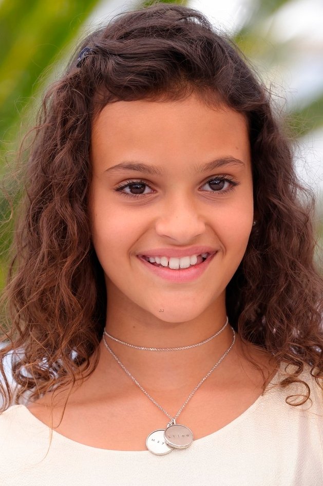 Lilou Siauvaud: Lilu Siauvaud backdrop