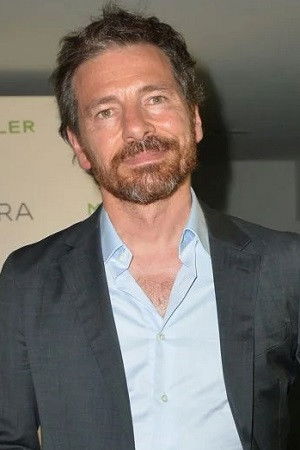 Alexandre Kara backdrop