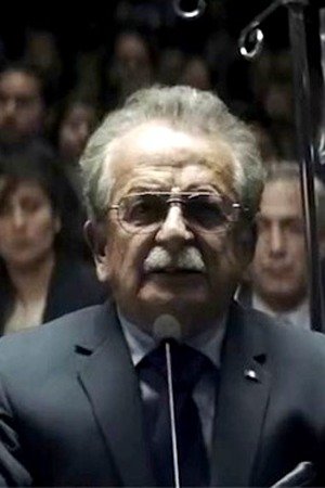 Julio Díaz backdrop