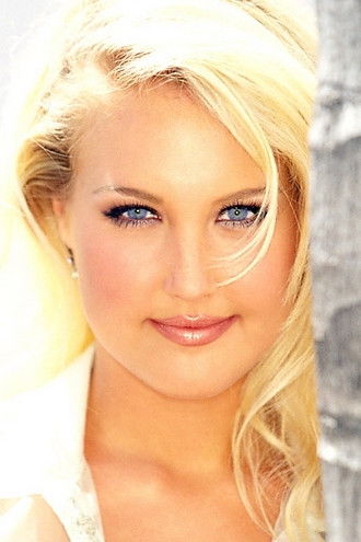 Anika Knudsen backdrop