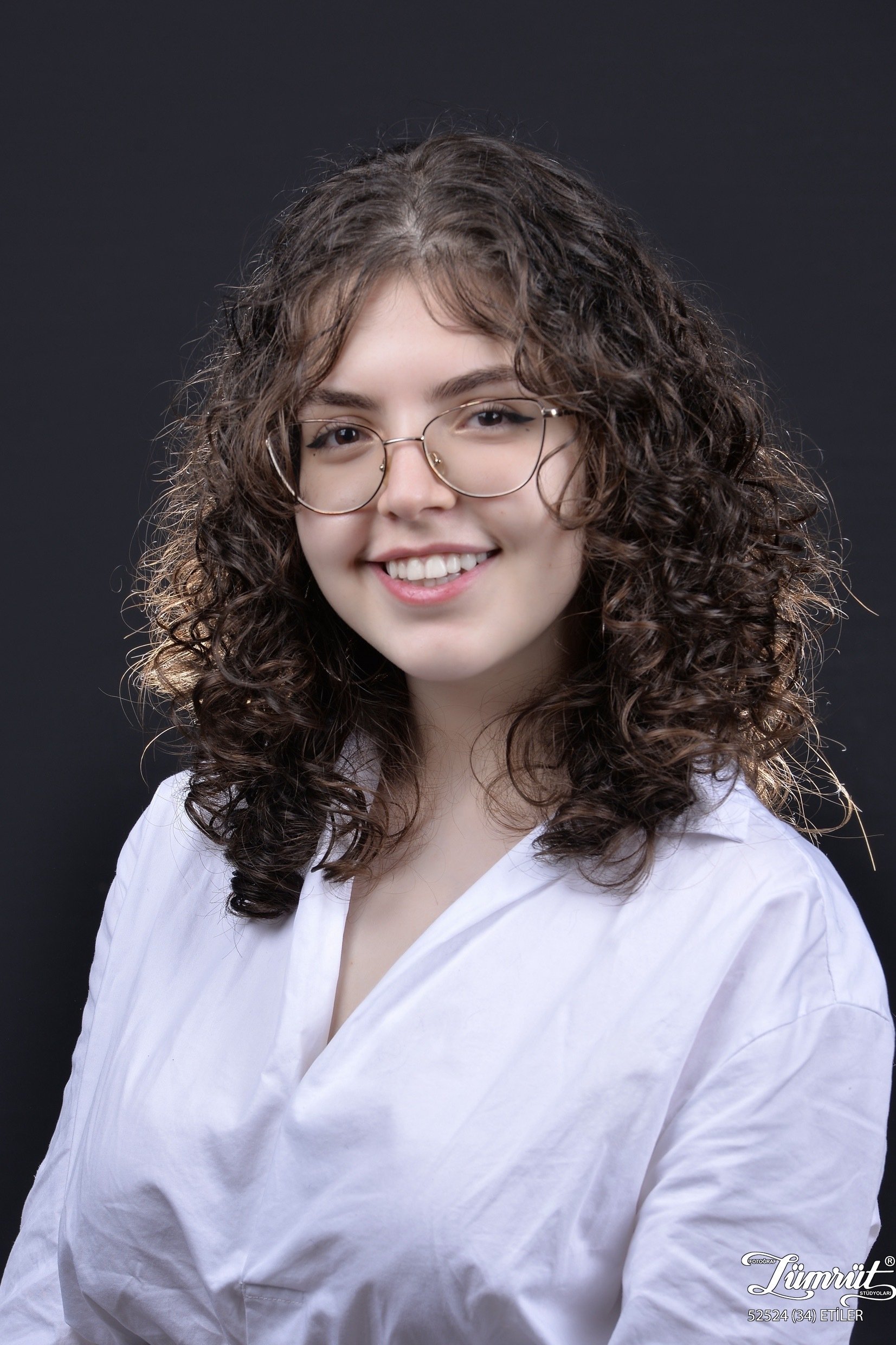 İdil Çenberci backdrop