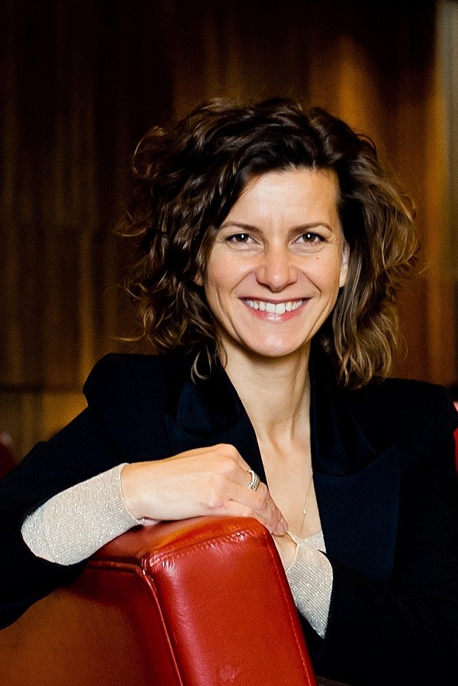 Ellen De Waele backdrop