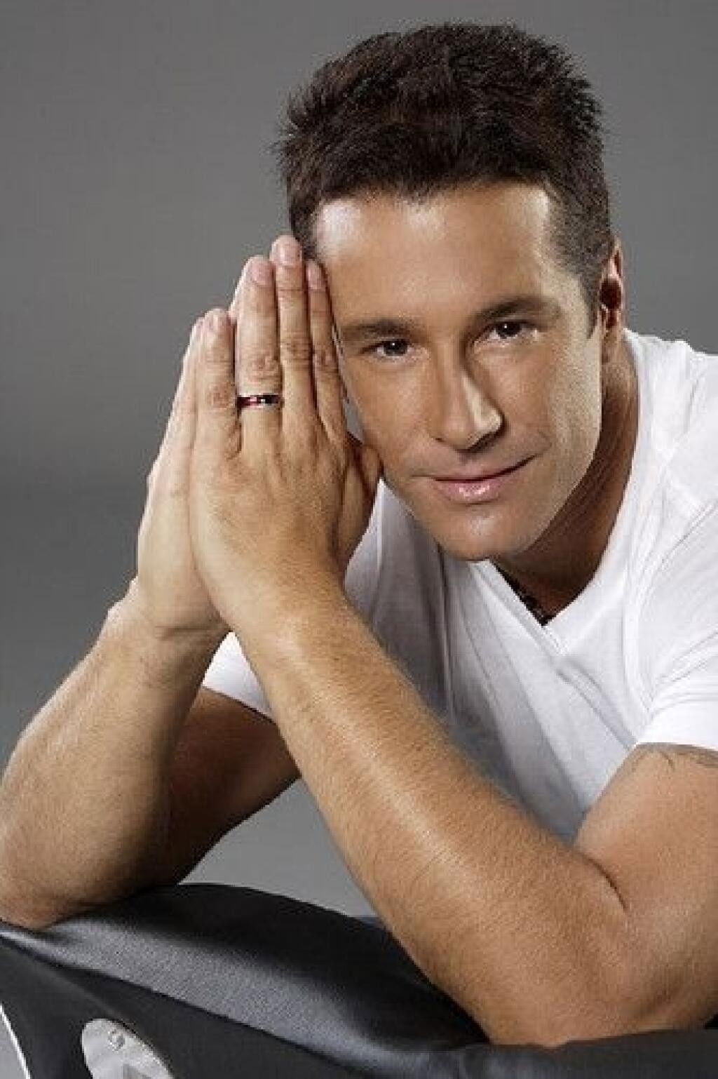 Fernando Carrillo backdrop