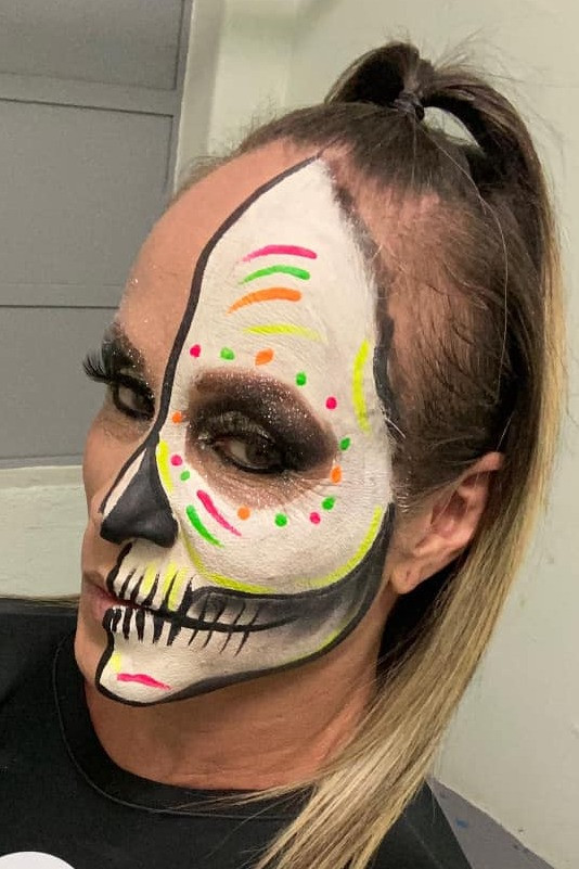 Dalys la Carbibena backdrop