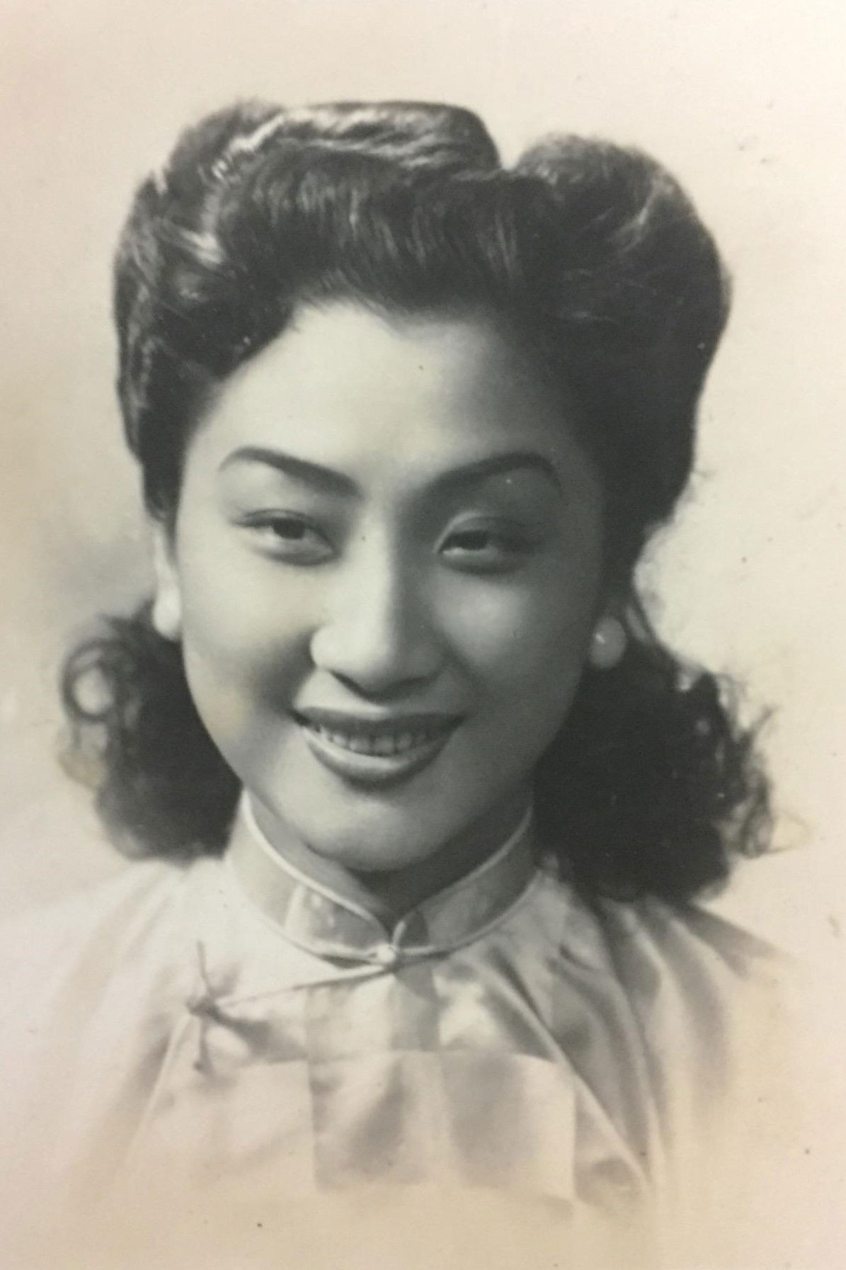 Chou Man-Hua backdrop