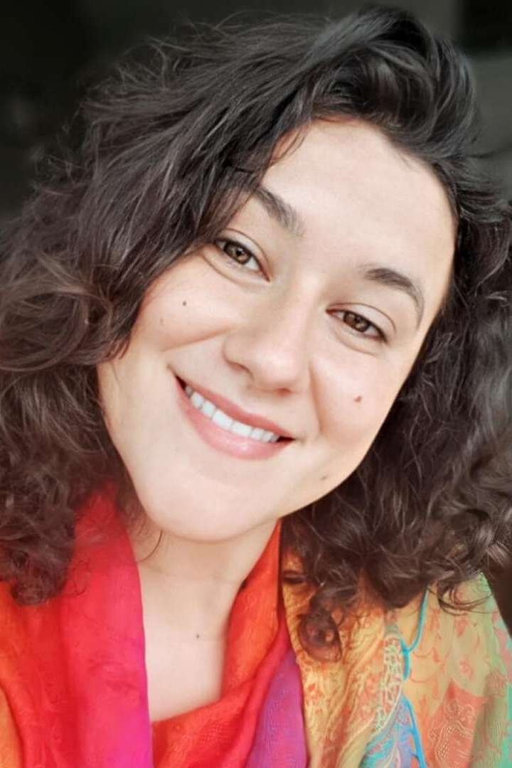 Carol Valença backdrop