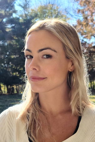 Lola Hocking backdrop