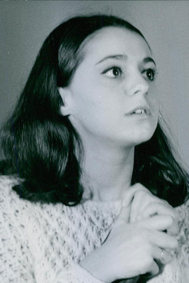 Evelyne Valentino backdrop