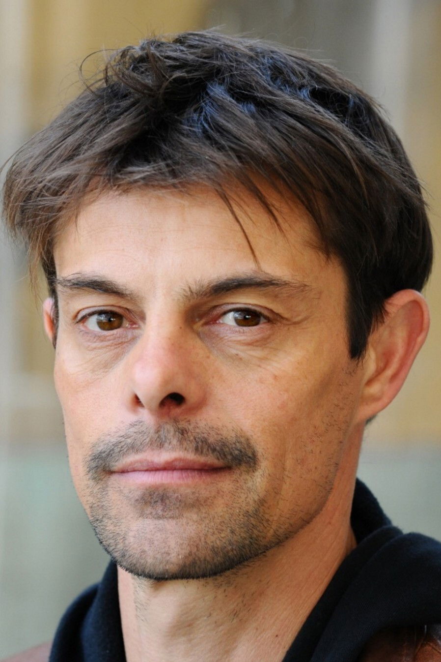 Laurent Giroud backdrop