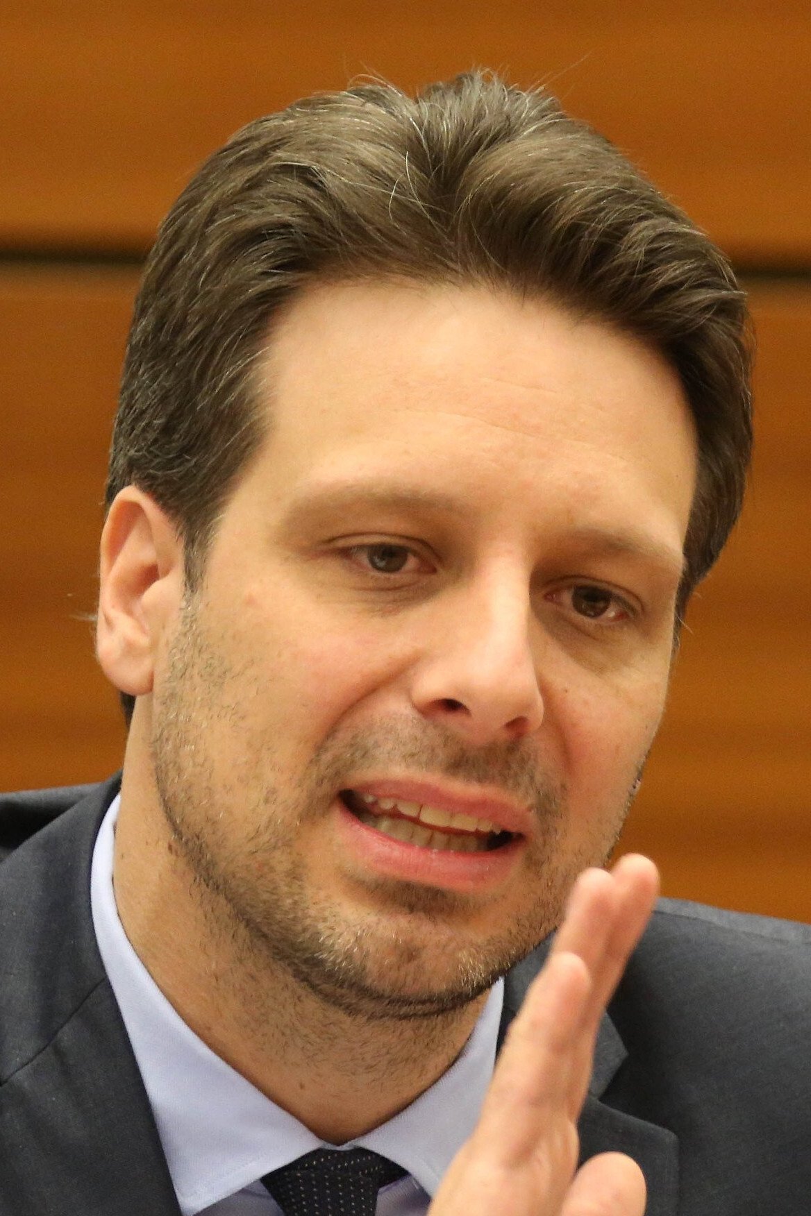 Guillaume Long backdrop