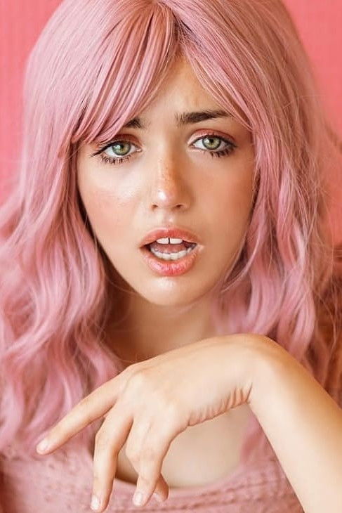 Manel Belkhelfa backdrop