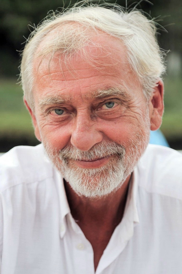 Hugo Verlomme backdrop