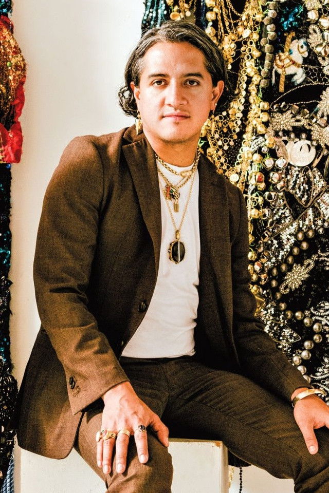 Raul de Nieves backdrop