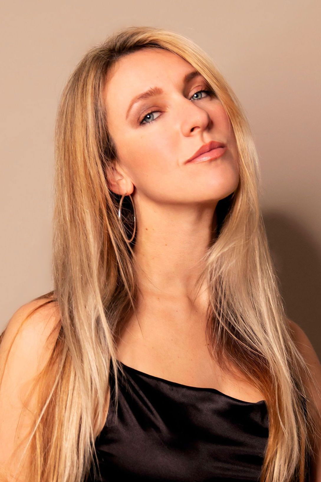 Juliet Hantig backdrop