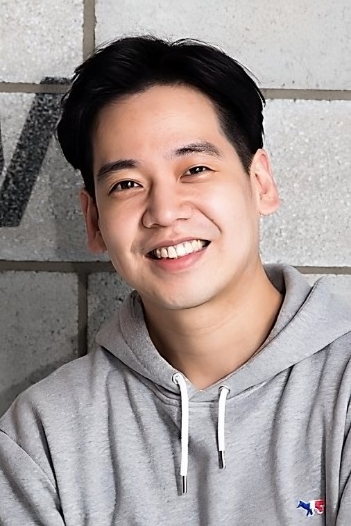 Lee Tae-kyeong backdrop