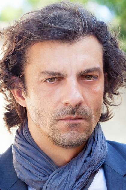 Chris Tomneer backdrop