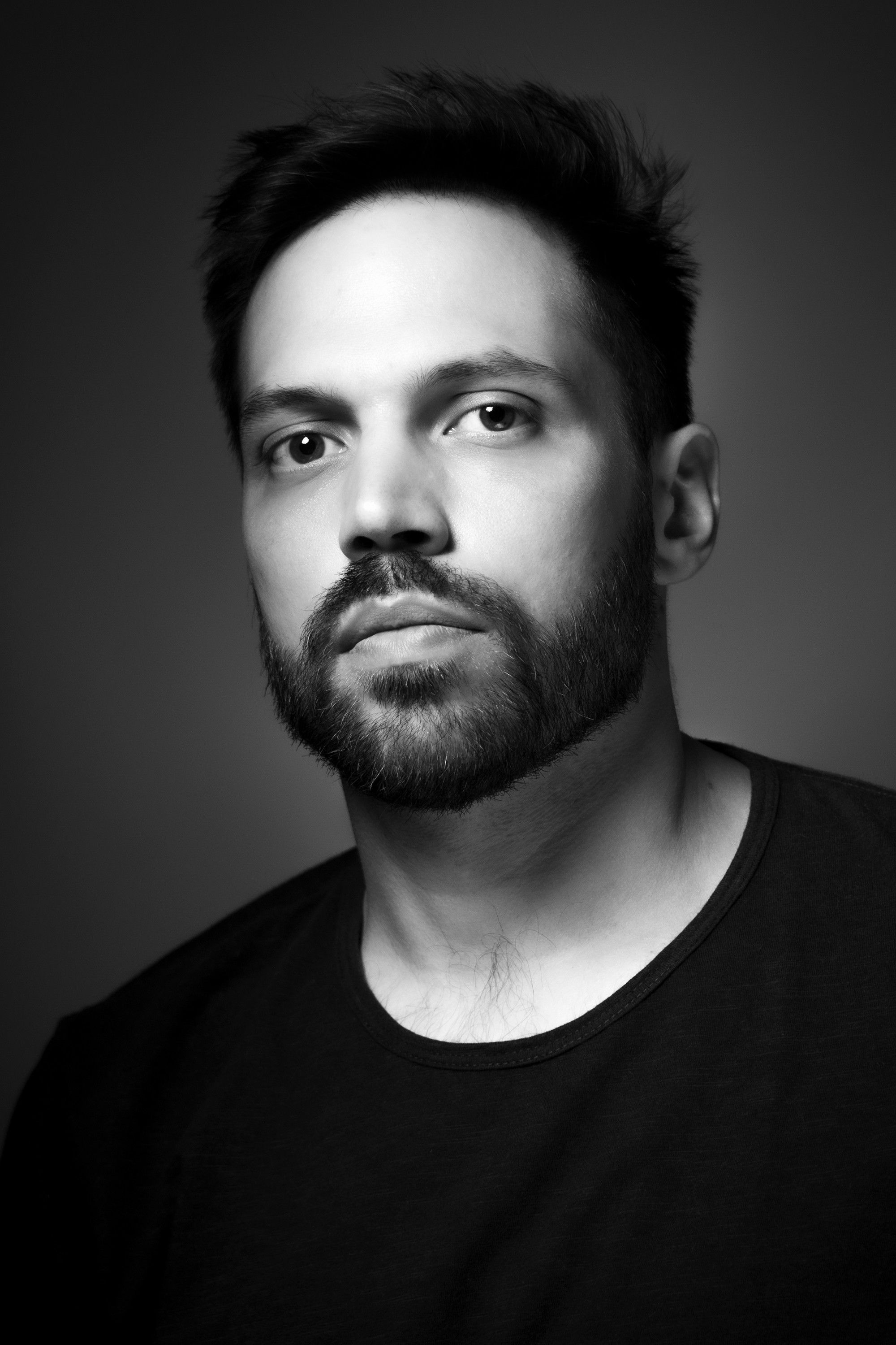 Nicolás Ivaldi backdrop