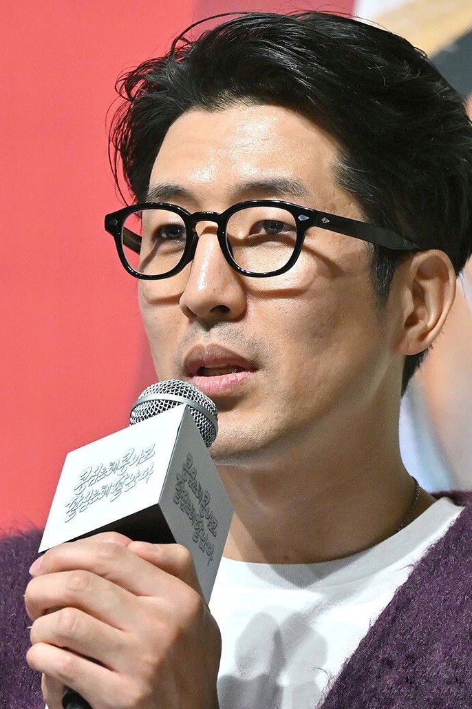 Ha Mu-seong backdrop