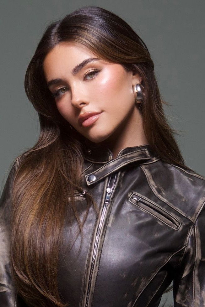 Madison Beer backdrop